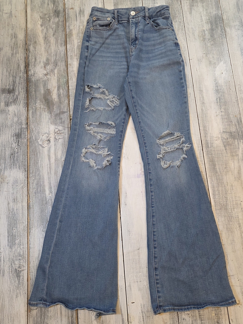 American Eagle Women's Light Blue Distressed Curvy Super High Flare Jeans sz 0
